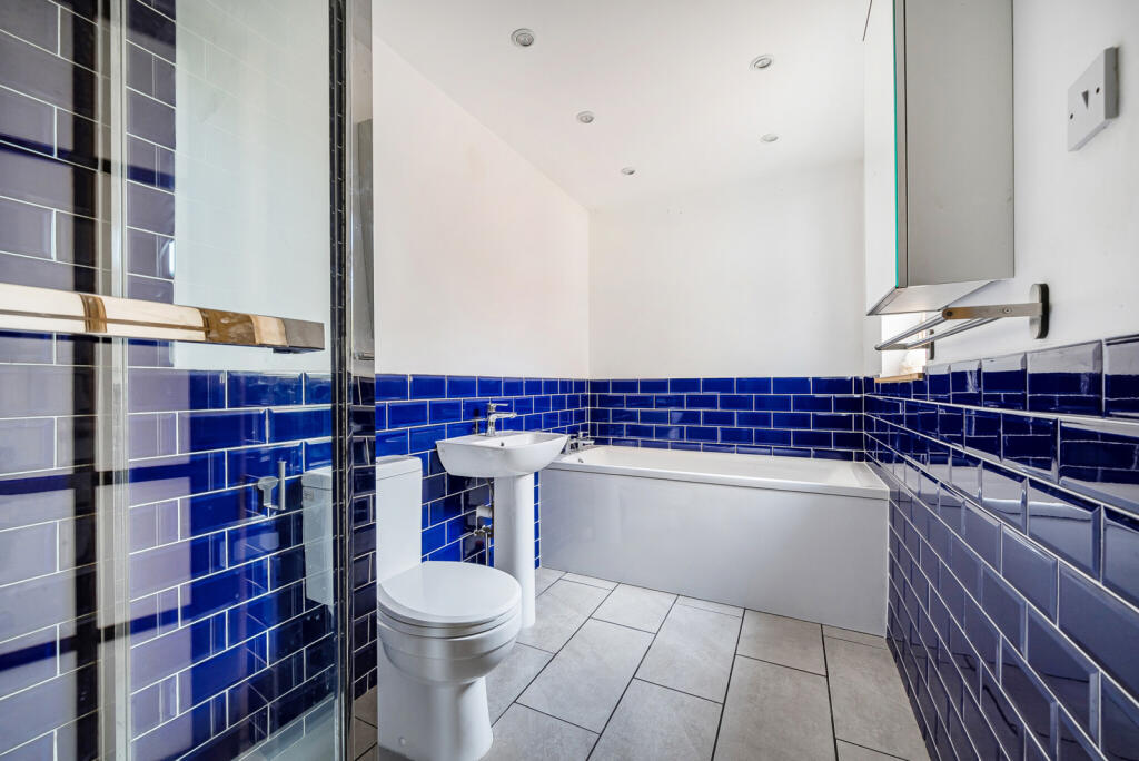 1372797-18-690e00...