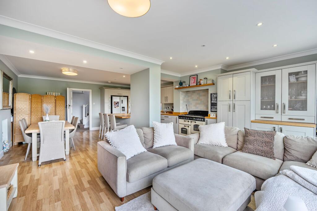 Stoneleigh Park Road, Epsom - KT19 0RG