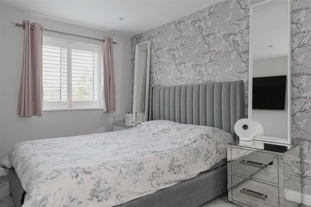 4 Tulyar Mews, Nork Gardens, Banstead (2).jpg