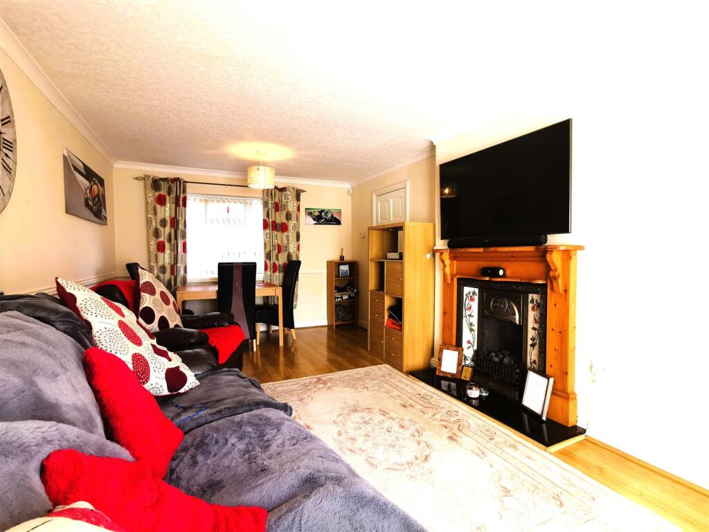 lounge 1.jpg