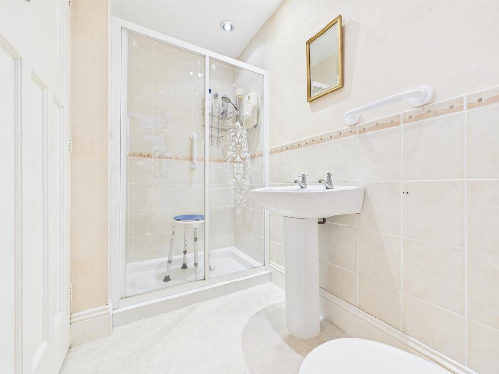 Shower room: