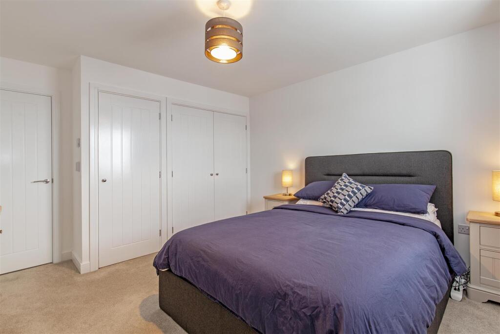 Bedroom 1-2.jpg