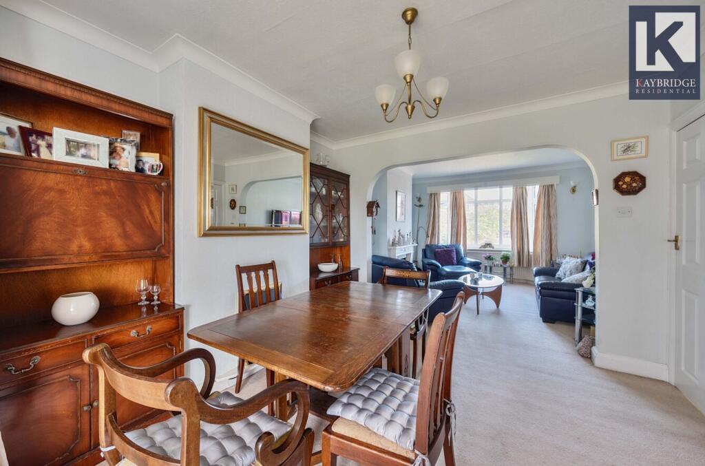 Walsingham Gardens, KT19 0LS
