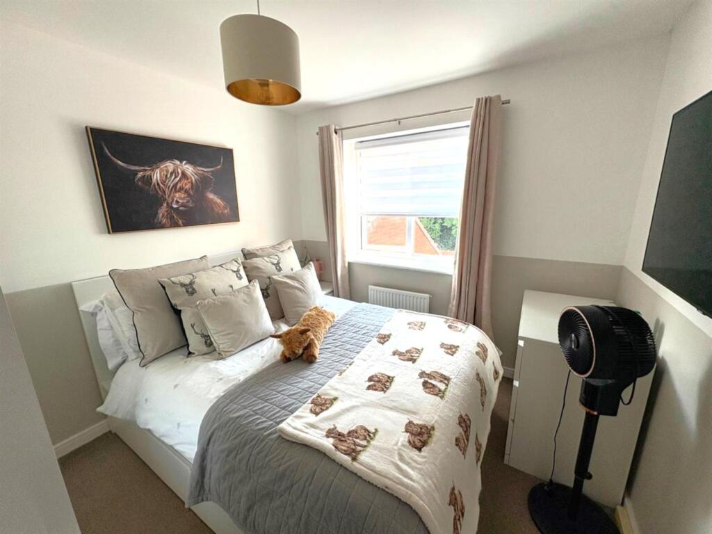 Bedroom 2.JPG
