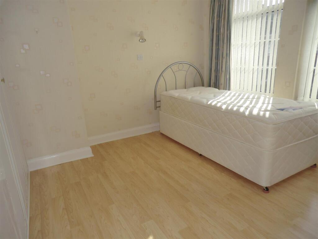 bed1.jpg