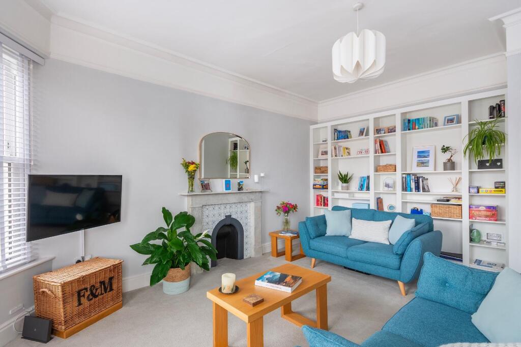 F1F0F1CRSA - Living Room A.jpg