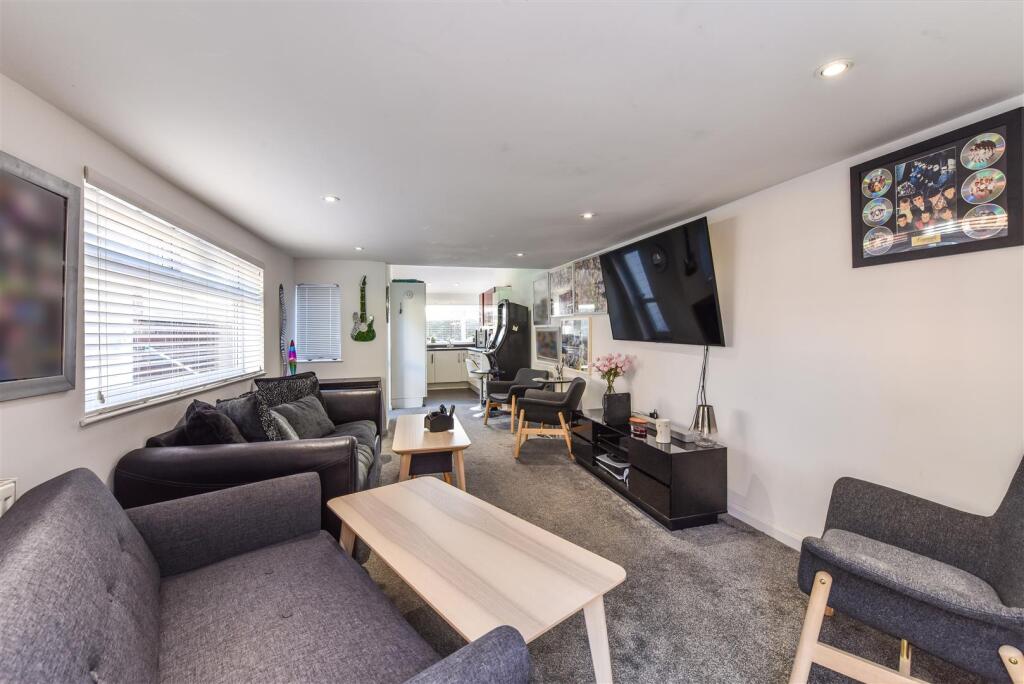 Studio Lounge