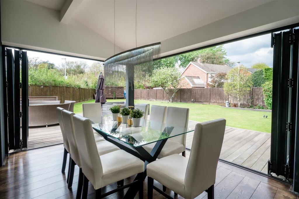 Extended diner-family room