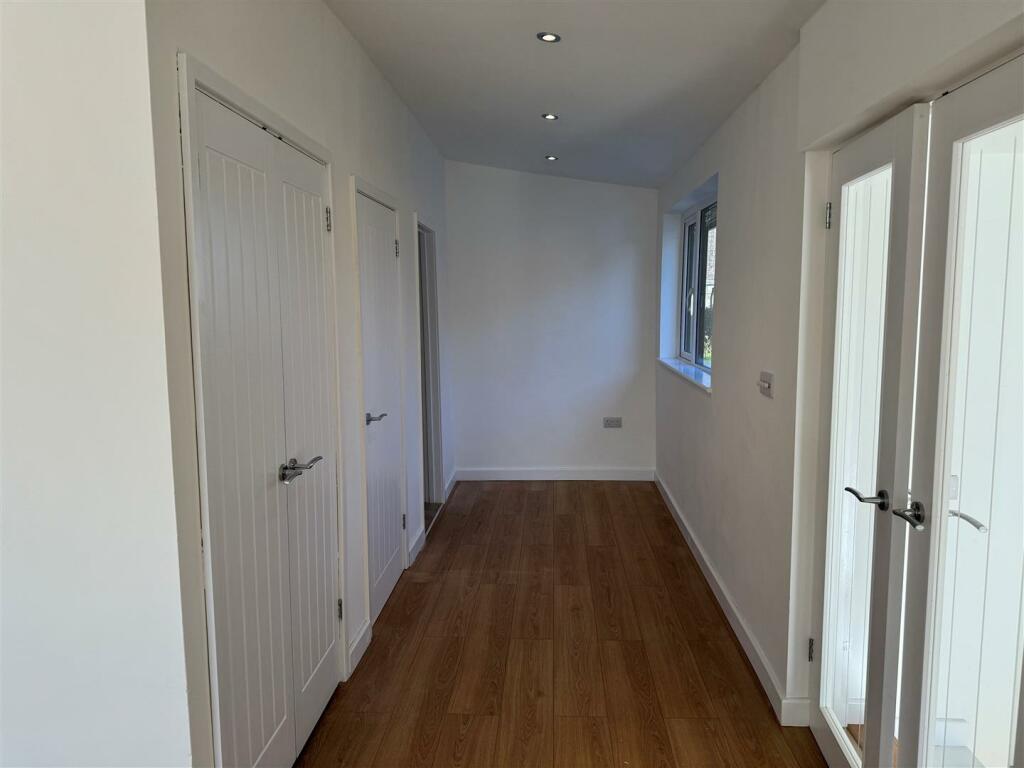 Hallway..jpg