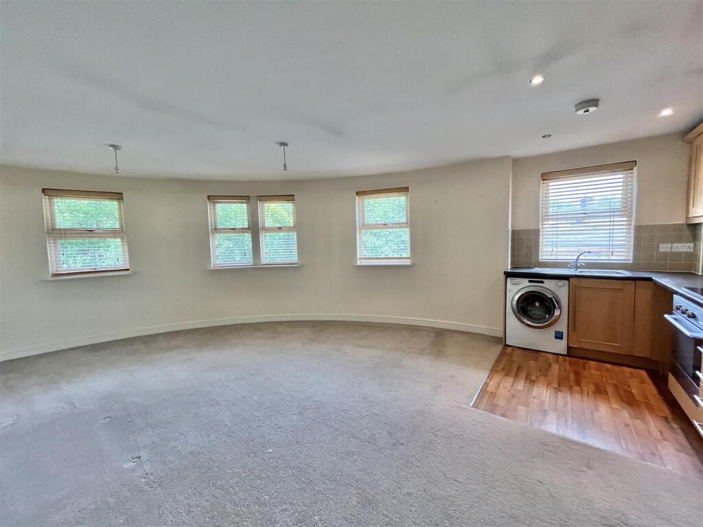 Open Plan Lounge &amp; Kitchen