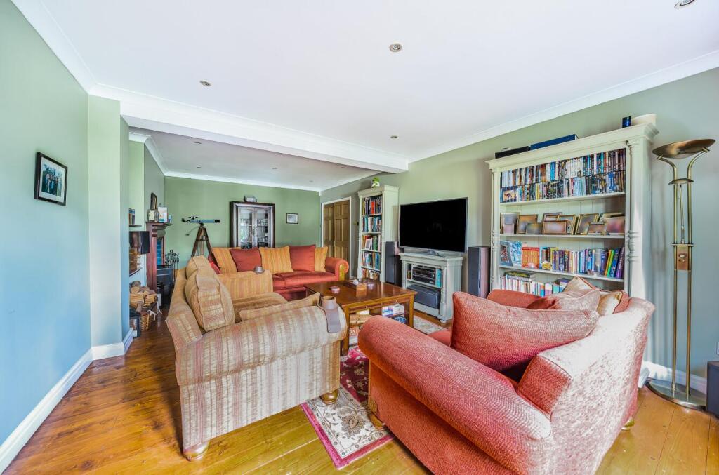 Davidson Frost-Wellings, DFW, Chiltern Avenue, Bus