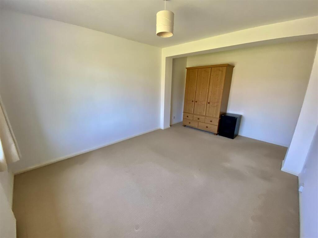 Bramleys Estate Agents - Westfields Avenue - Mirfi