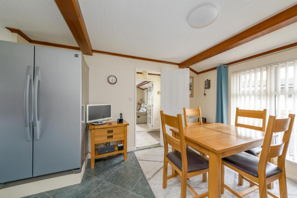 3 Maple Crescent Springwood Village Kelso-12.jpg