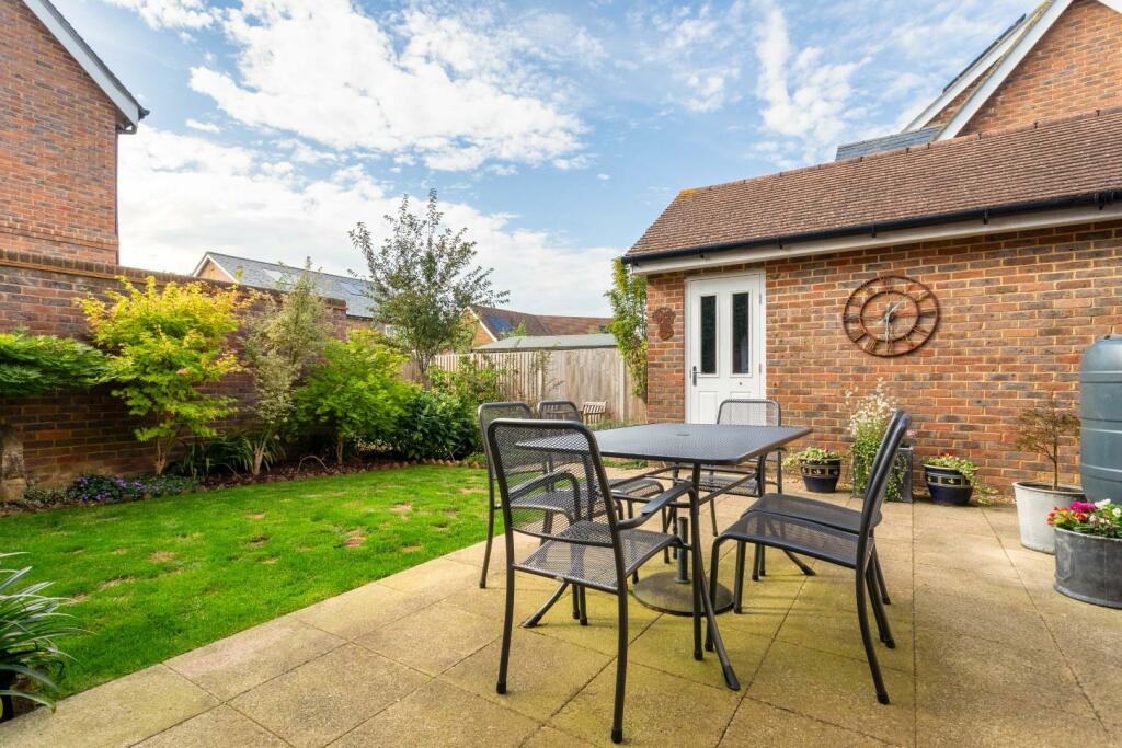 Charlwood Drive-8.jpg