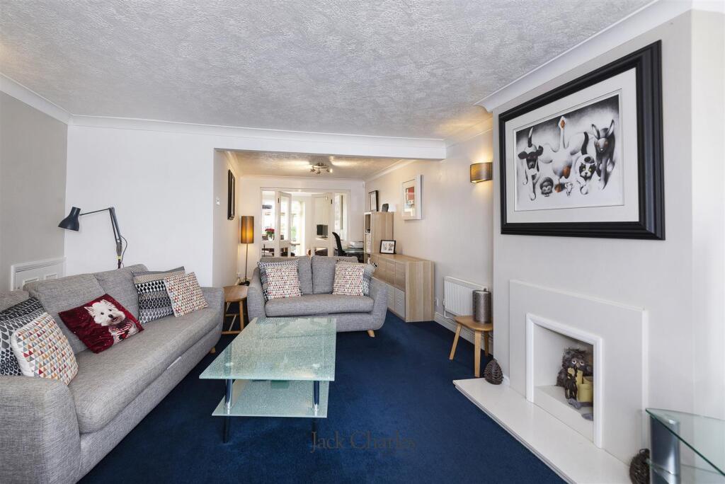 14 Fleming Way, TN10 4RU 004.jpg