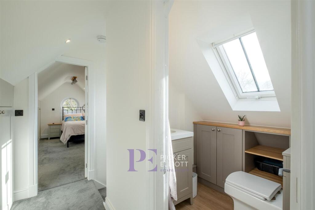 Upstairs Cloakroom