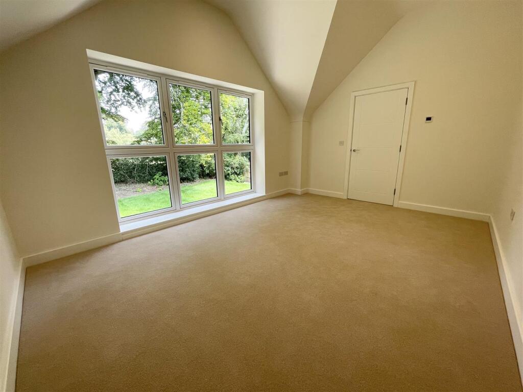 Bed 3.jpg