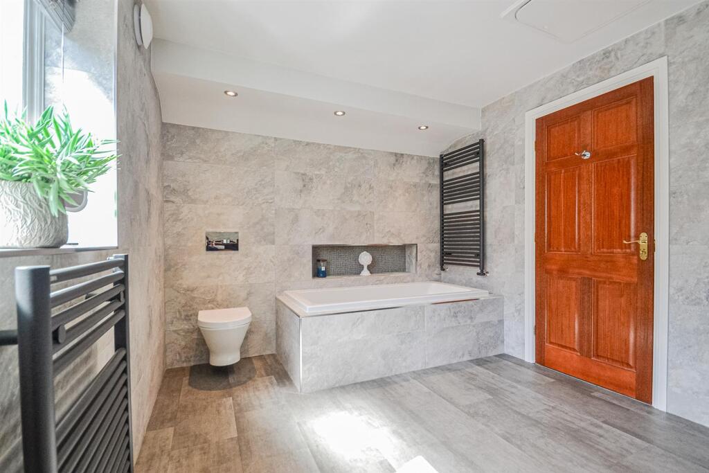 En-Suite Bathroom