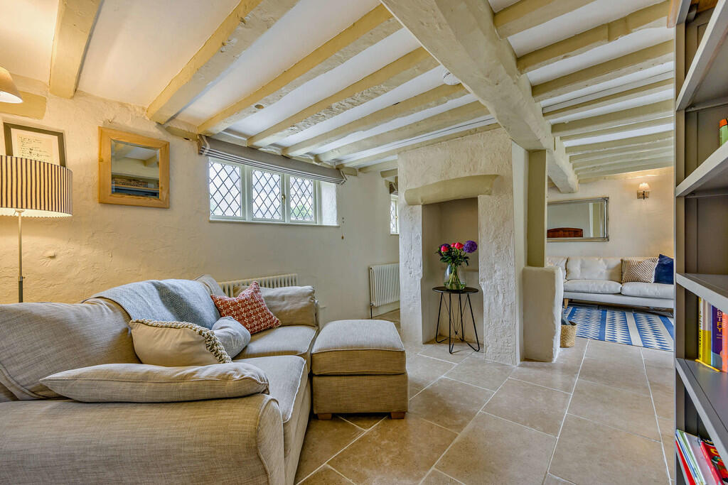 8649775-interior0...