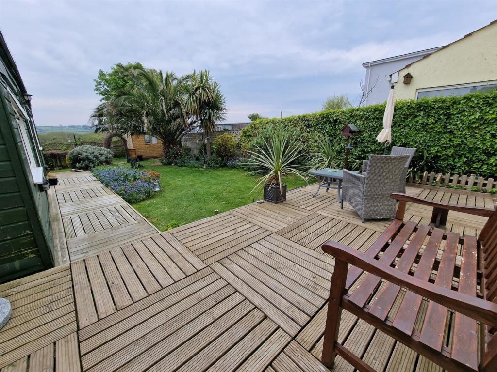 Garden Decking.jpg