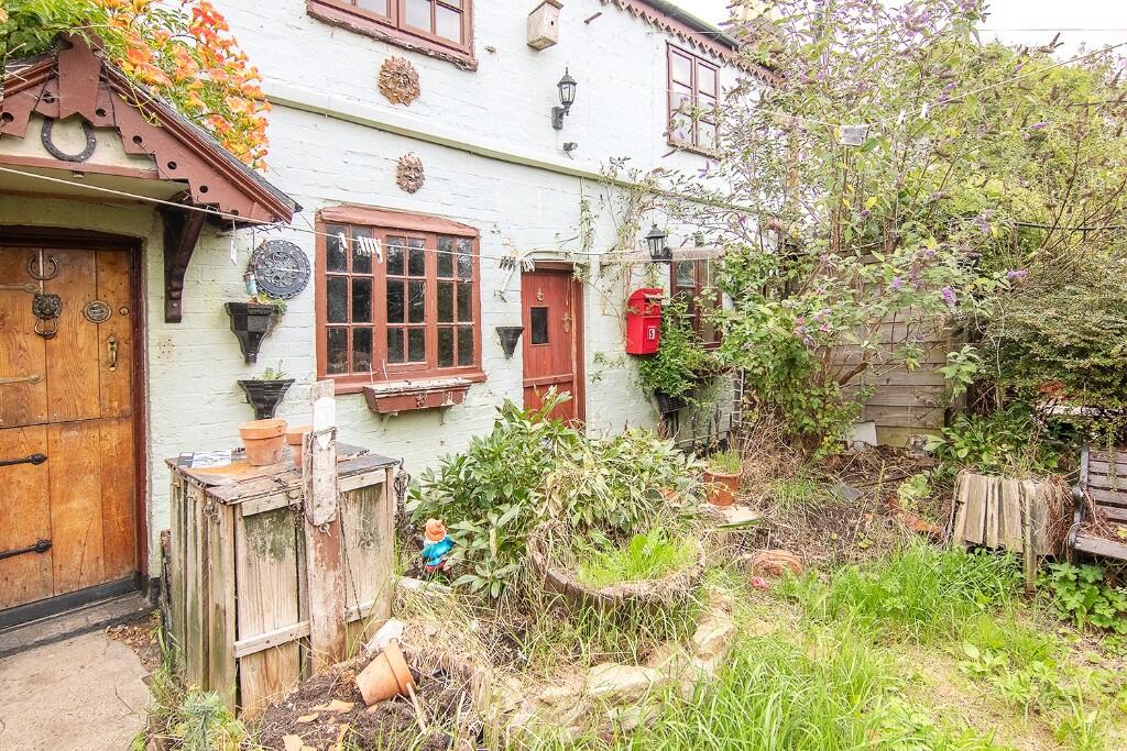Mill Hill, LE16
