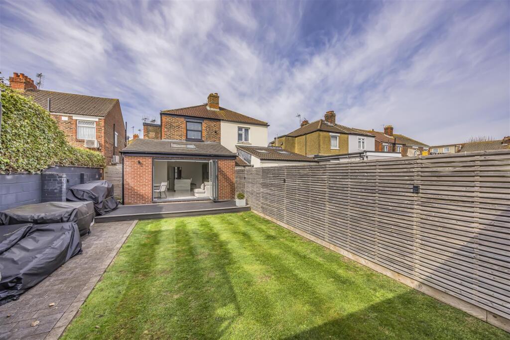 32 Kenyon Road, Copnor-PorticoMarketing-SoldBy-31.