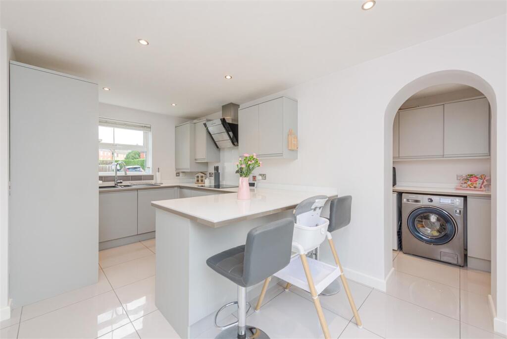 8 Lindores Road