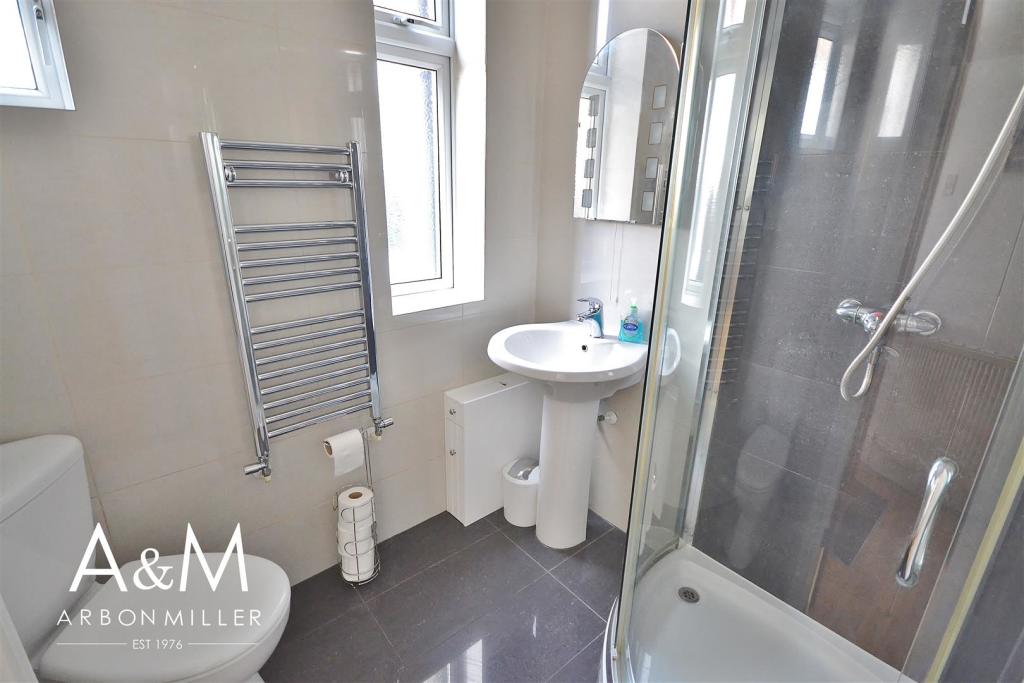 GROUND FLOOR SHOWER