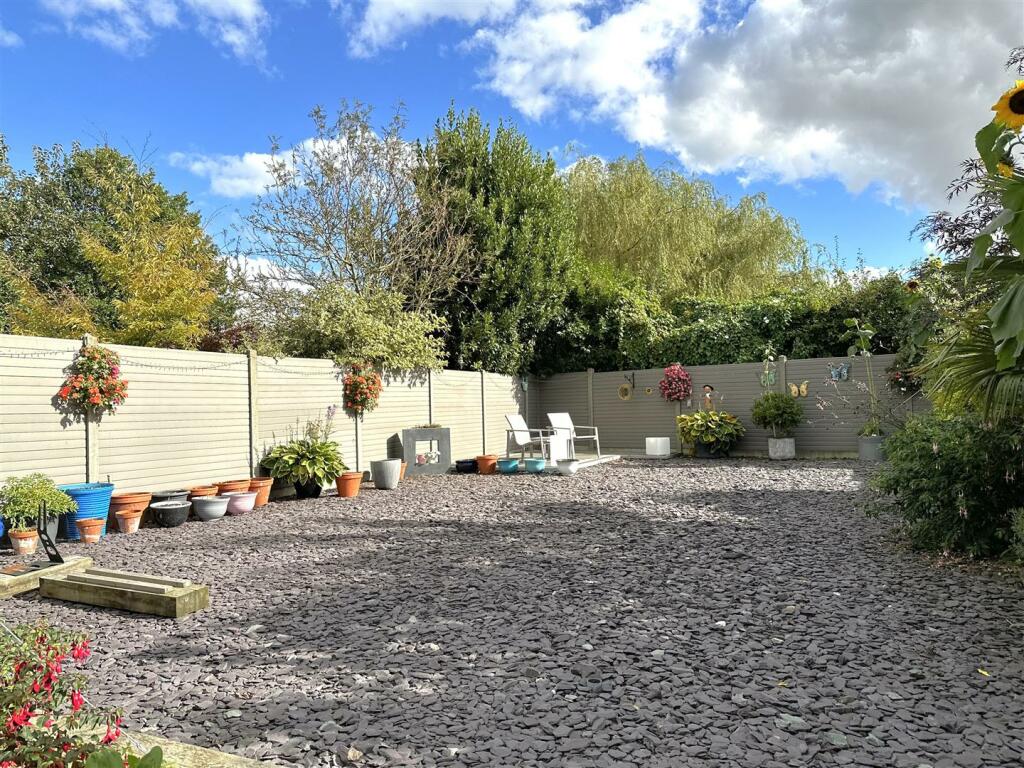 Established SOUTH FACING Garden 908