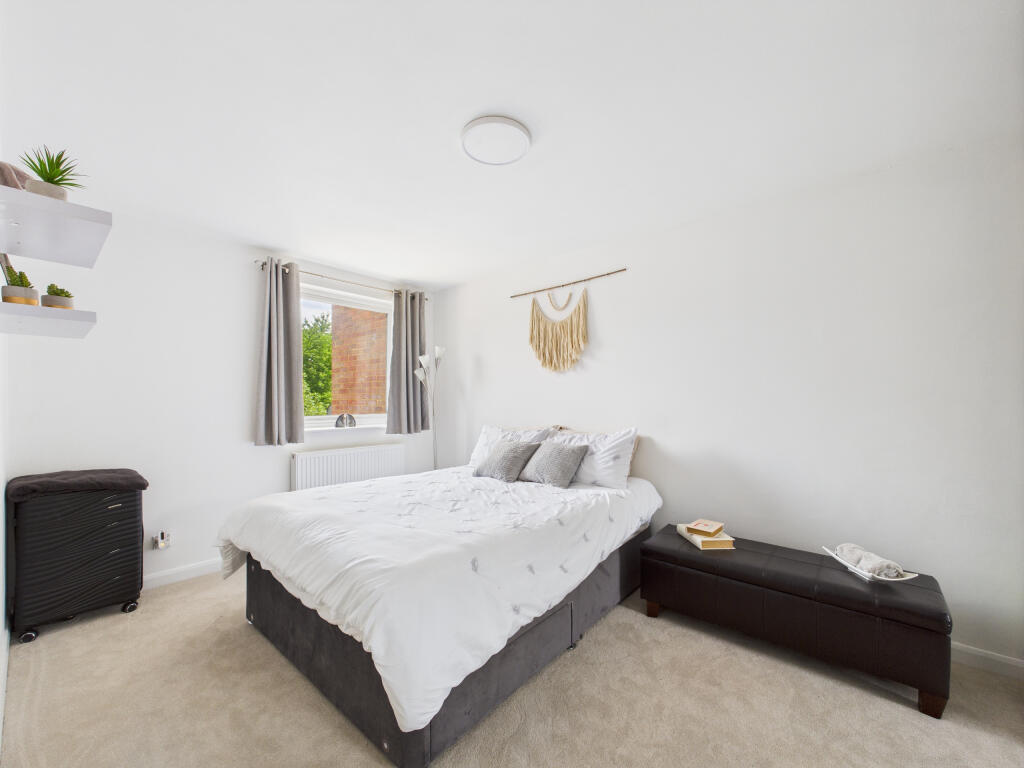 CAM01354G0-PR0563-STILL008