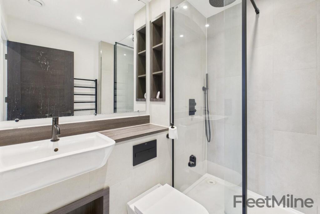 Master Bedroom &amp; En-suite