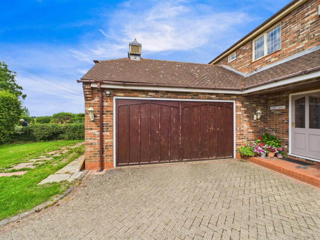 DOUBLE GARAGE