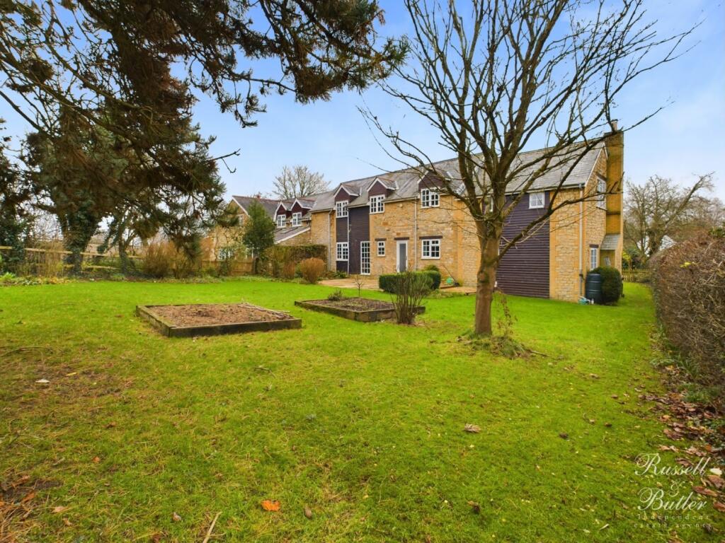 CAM02127G0-PR0228-STILL048