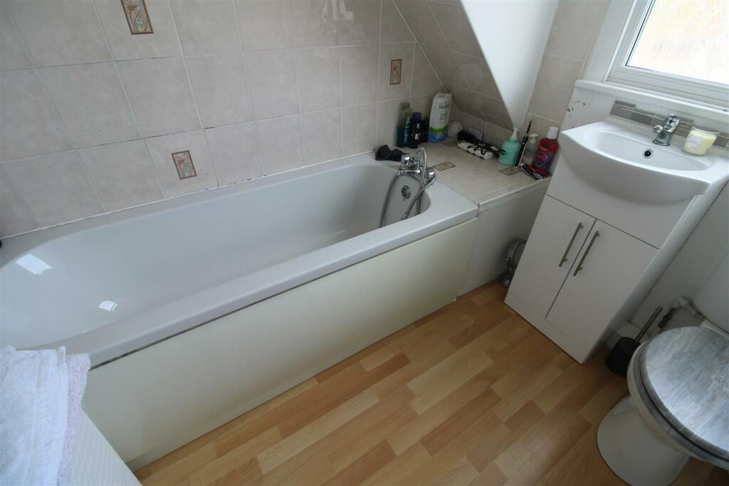 BATHROOM/WC