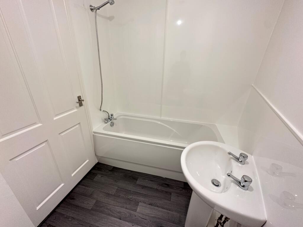 Lrg_Bathroom