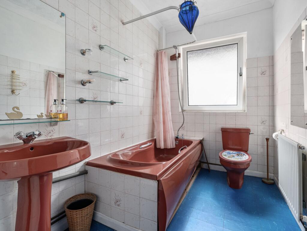 En-Suite Bathroom