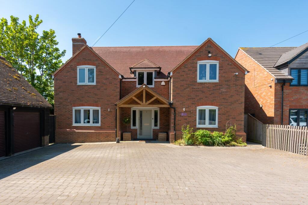 Lower Road, Stoke Mandeville, Aylesbury, Buckinghamshire, HP22
