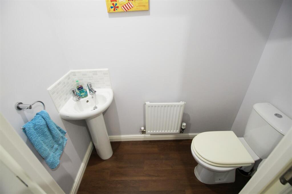 Down stairs WC.jpg