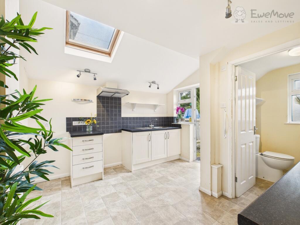 CAM03640G0-PR0055-STILL006