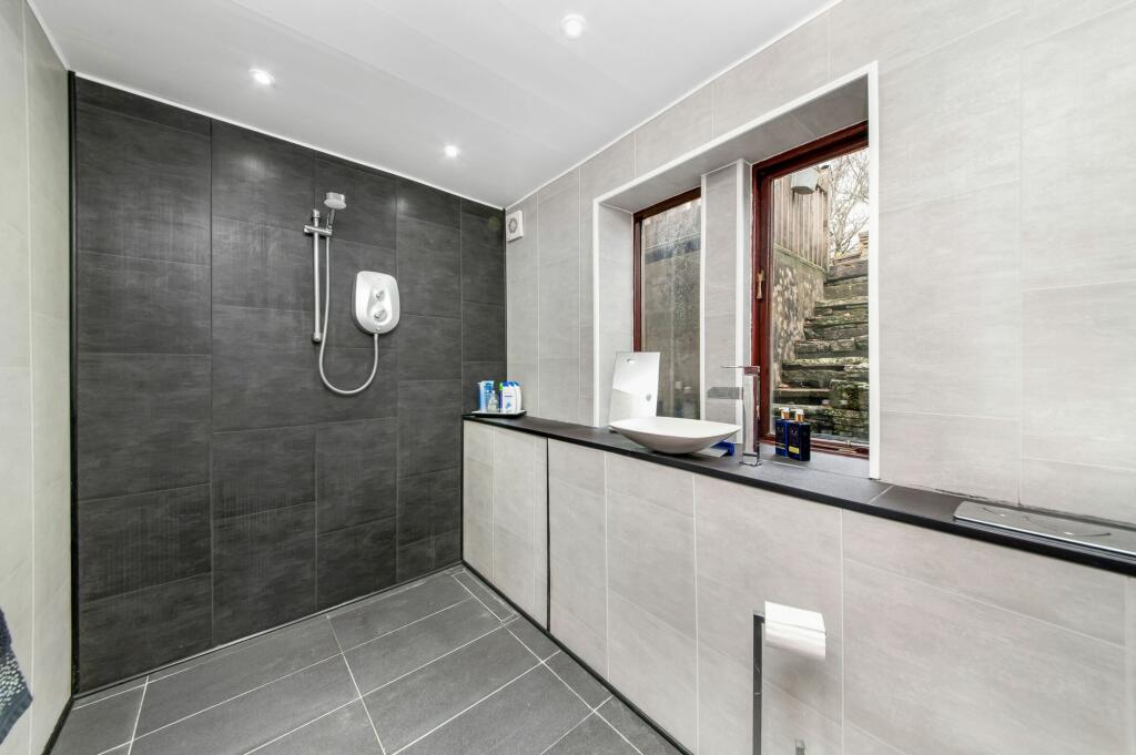 HOUSE BATHROOM / SHOWER ROOM