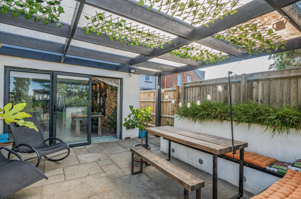 1360772-22-68da52...