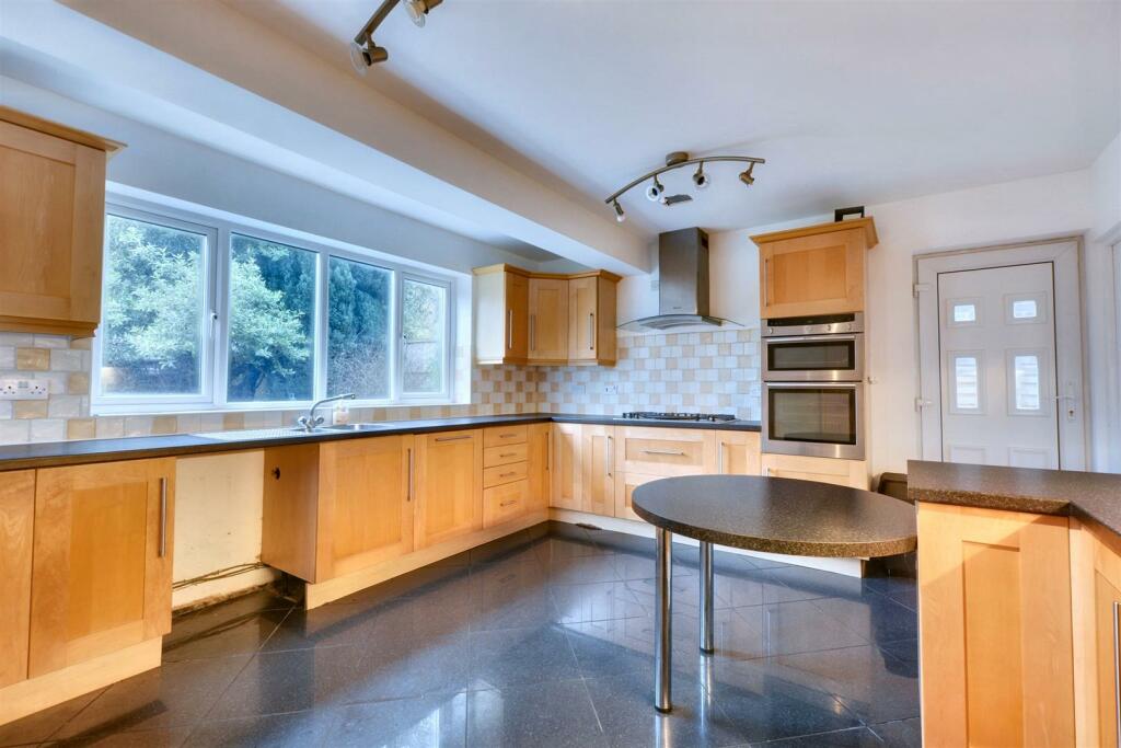 Kitchen_1.jpeg
