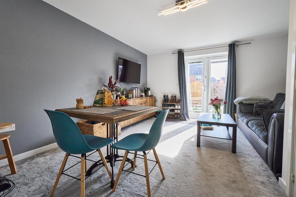 REAR LOUNGE/DINING ROOM