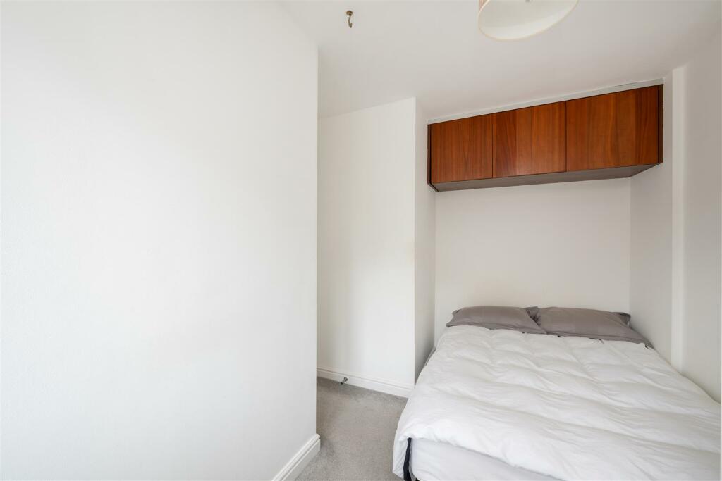 Dowdeswell Close Hi-11.jpg