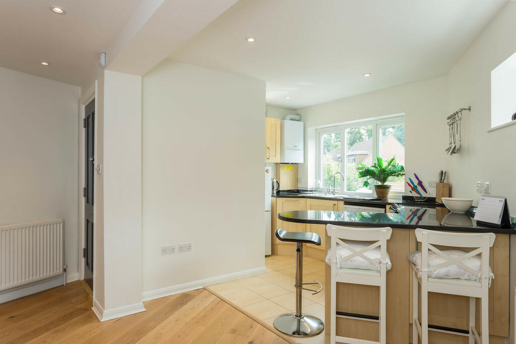 Lounge Dining Roo...