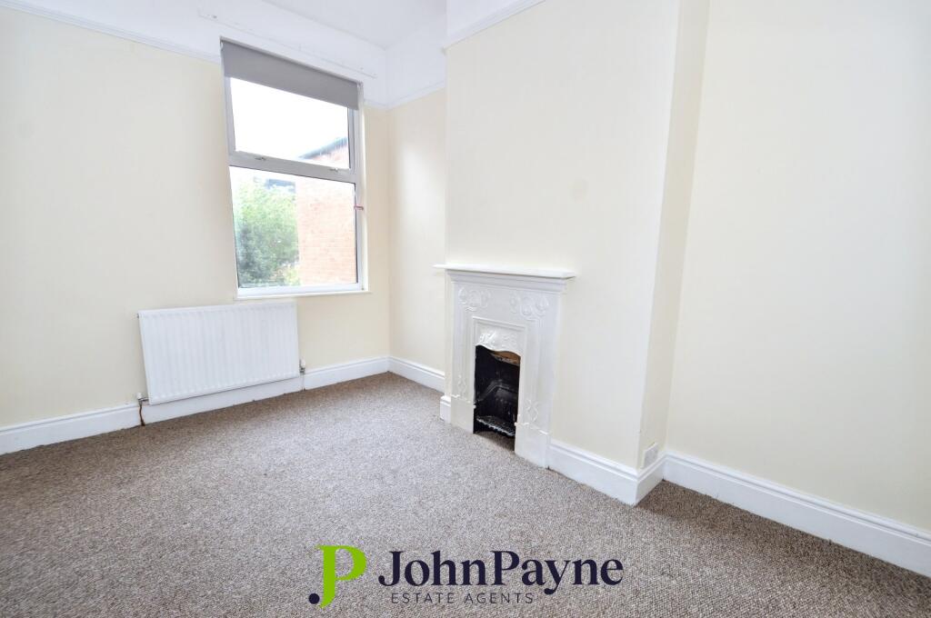 Bedroom Two (Middle)
