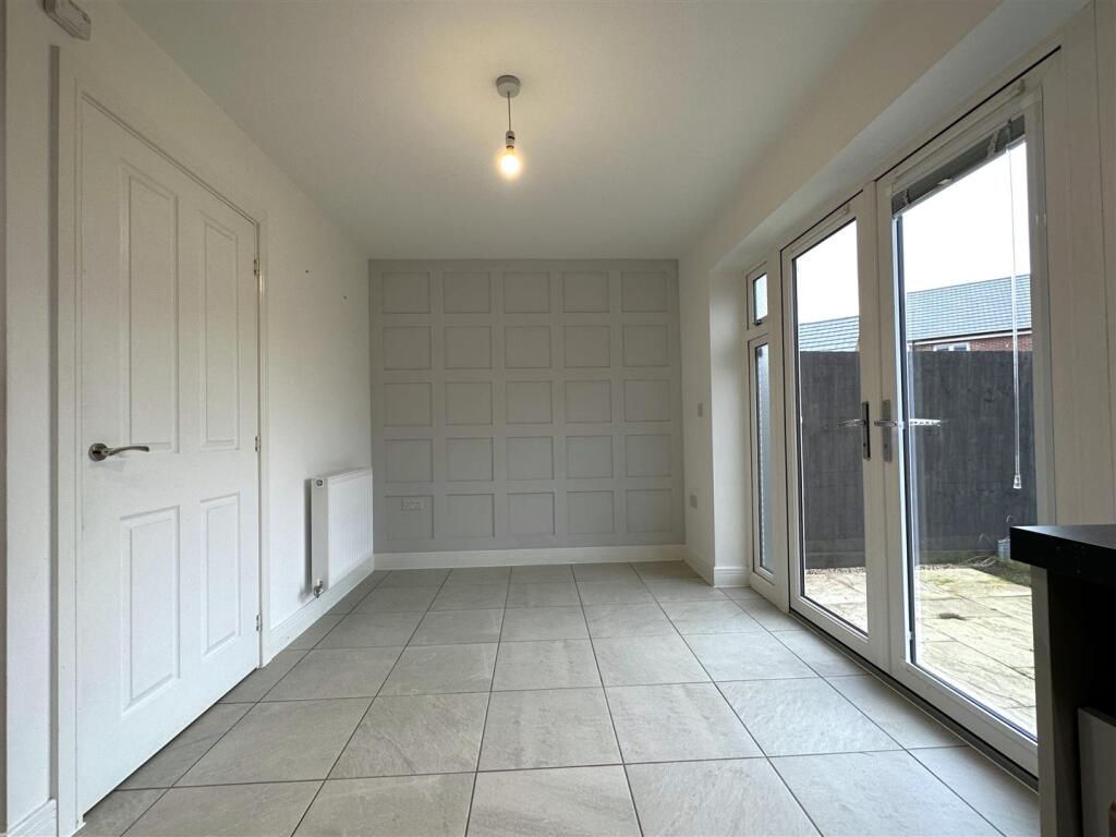 Dining Area 735