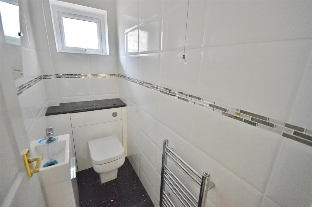 GROUND FLOOR CLOAKROOM