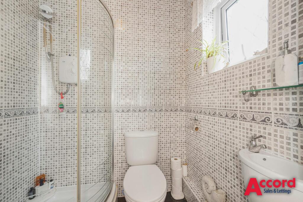 GROUND FLOOR SHOWER ROOM