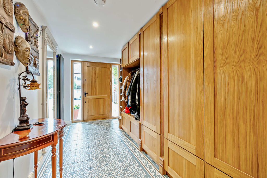 8651804-interior0...